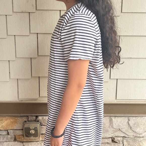 Minimalist B&W Shirt Dress - Picture 3 of 4